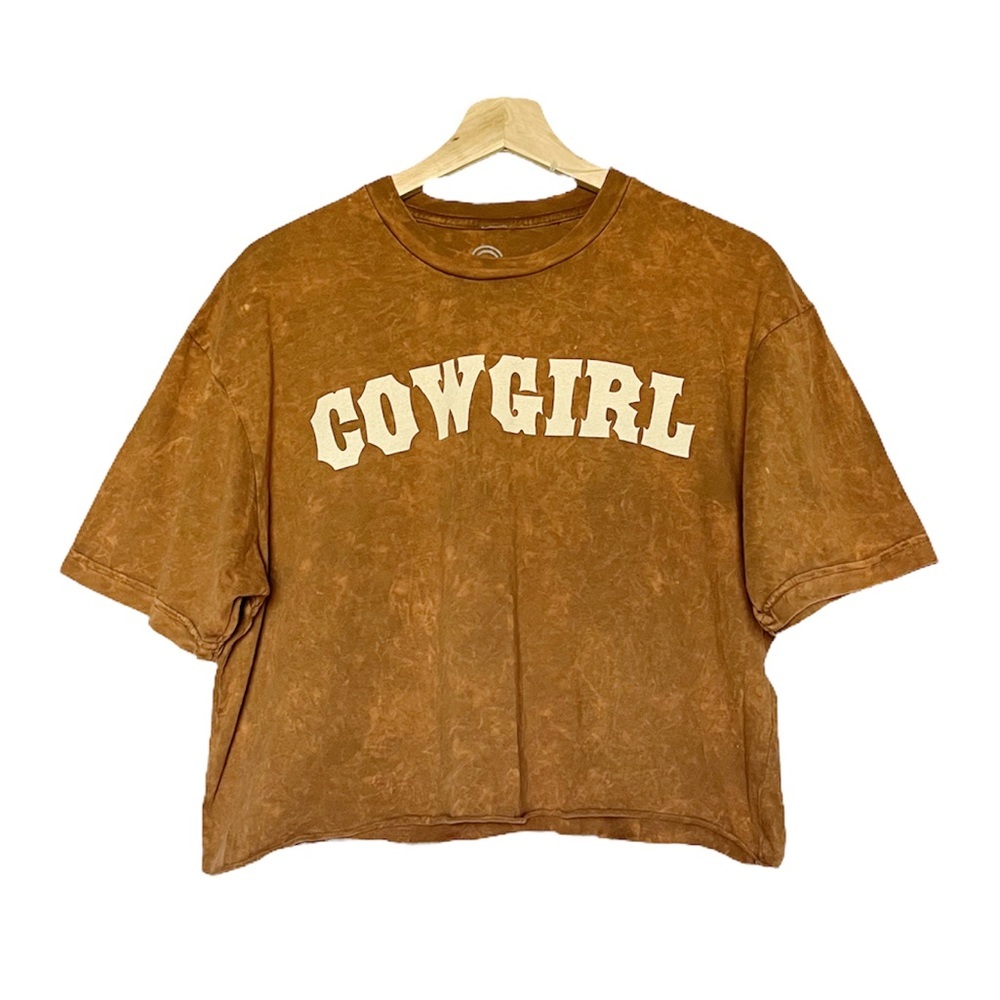 Cowgirl NWOT Distressed Graphic Tee‎